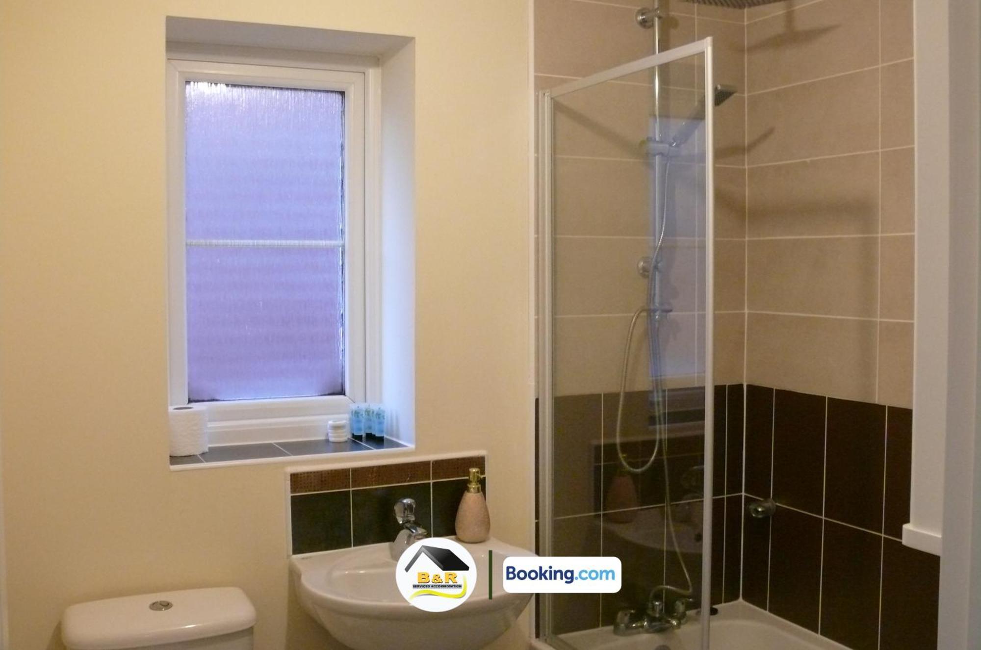3 Bedroom House By B And R Serviced Accommodation Amesbury With Super Fast Wi-Fi 145Mbps 外观 照片