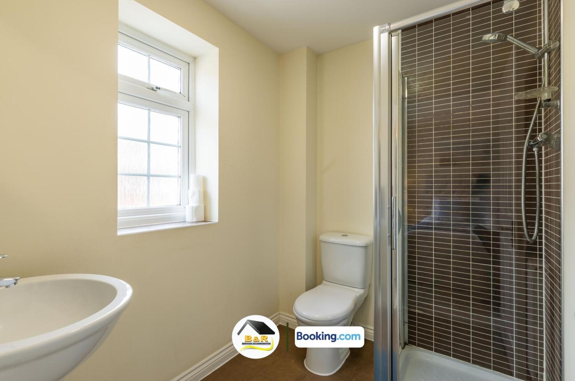 3 Bedroom House By B And R Serviced Accommodation Amesbury With Super Fast Wi-Fi 145Mbps 外观 照片